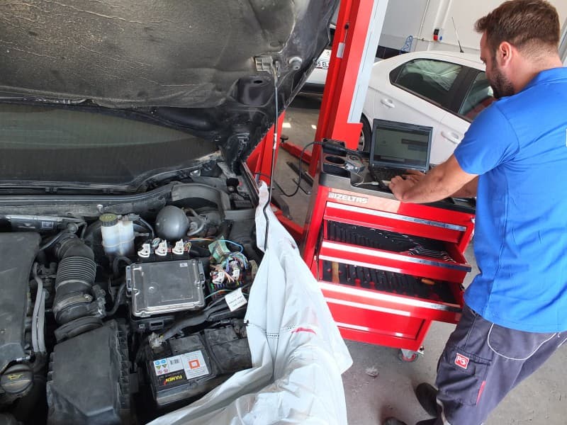 Menemen'de Pejo Egzoz Servis